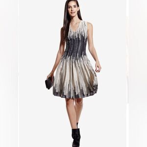 Anne Klein cream and black flattering pleated waist abstract print dress size 2